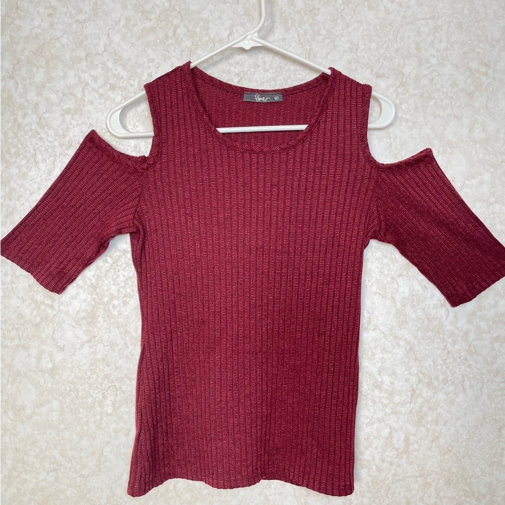 Ribbed Knit Top w/ Cutout Shoulder